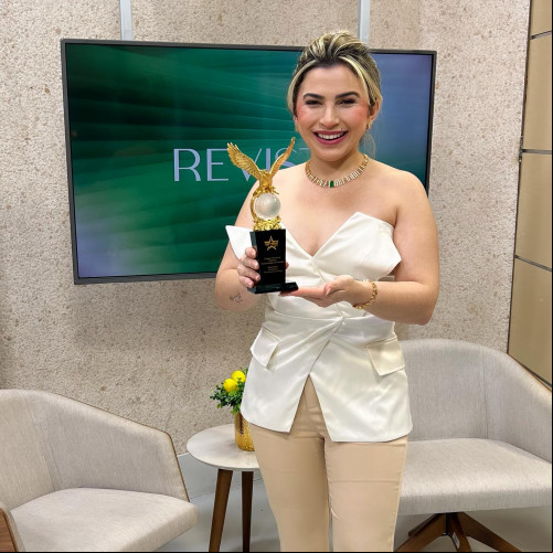 A querida Maria Silva comemora hoje (26) às 19h30 na sua Clínica a sua conquista: recebeu o Prêmio Top Of Mind Internacional