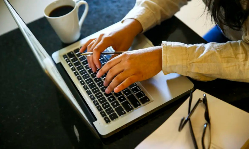 Menos de 1% das mulheres trabalham com tecnologia no Brasil, indica pesquisa