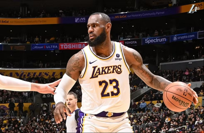 Warriors tentam unir LeBron James e Stephen Curry em negociação rejeitada pelos Lakers
