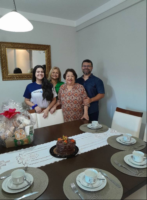 Parabéns para a aniversariantes de hoje (3); Walkíria Barros Ibiapina Fortes!!! Que reuniu a família em um Café da Manhã. Chics!!! - (Arquivo Pessoal)