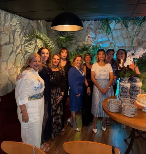 Um click da querida Vera Santos a anfitriã na noite de 28/5 da reunião do Elo’s Clube com sócias em restaurante badalado