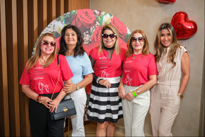 #AlmoçodasMães - Um click com as queridas Pastora de Brito e Cinthya Lages no nosso evento Almoço Festivo - 'Mês das Mães', no dia 24/5. Chics!!! - (Tibério Hélio)