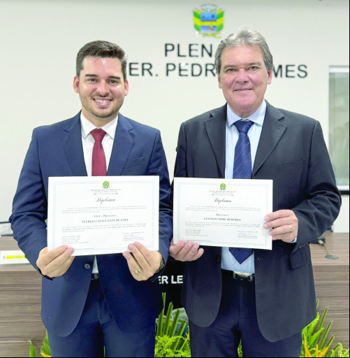 Advogado Neerias Cavalcante (foi diplomado vice-prefeito). Na foto com o prefeito Gustavo Conde Medeiros. - (Divulgação)