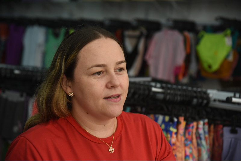 Janaíse Alcântara Bezerra, operadora de caixa em uma loja no centro de Teresina - (Assis Fernandes/ODIA)