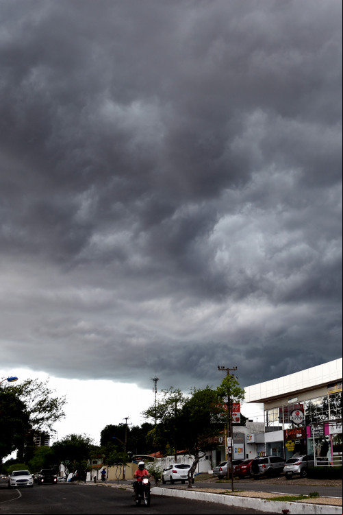Teresina está em alerta para risco de chuva forte