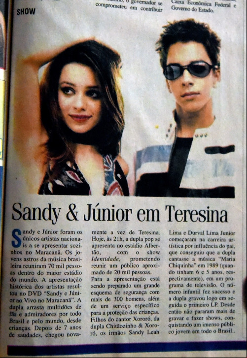 Edição do Jornal O Dia, do dia 15 de outubro de 2004 destacou show da dupla pop Sandy & Júnior. - (Arquivo / O DIA)