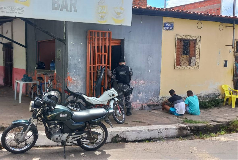 Dono de salão é conduzido à Central de Flagrantes após apreensão de drogas na zona Norte de Teresina
