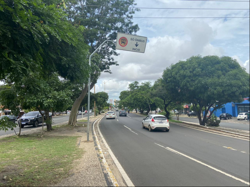 Durante a greve dos ônibus, faixas exclusivas na Avenida João XXIII estão liberadas