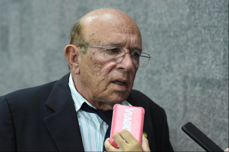 Vereador tucano se sentiu discriminado por não ter sido convidado para reunião com o governador