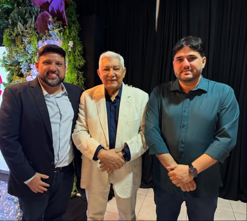 #Lançamento - Um click de Acácio Veras, Valmir Miranda e Bruno Magalhães no lançamento do Mais Mídia, um projeto pioneiro que une forças de importantes veículos de comunicação do Piauí. A iniciativa integra a TV Band Piauí, a TV O Dia, a TV Lupa 1, as rádios Lupa 1 FM e O Dia FM, além dos portais O Dia, Band Piauí e Lupa 1, e do tradicional Jornal O Dia. Chics!!! - (Arquivo Pessoal)