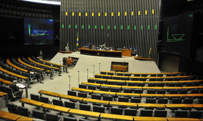 Câmara aprova urgência do PL das Fake News; veja como votaram os deputados piauienses