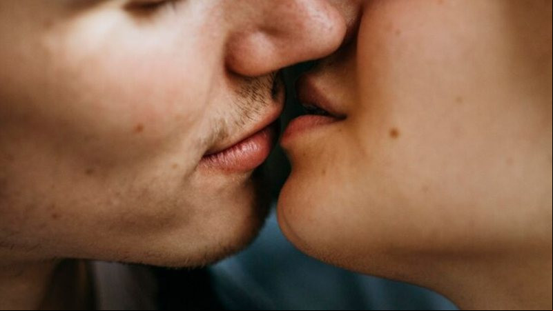Carnaval: cinco doenças mais comuns que podem ser adas pelo beijo