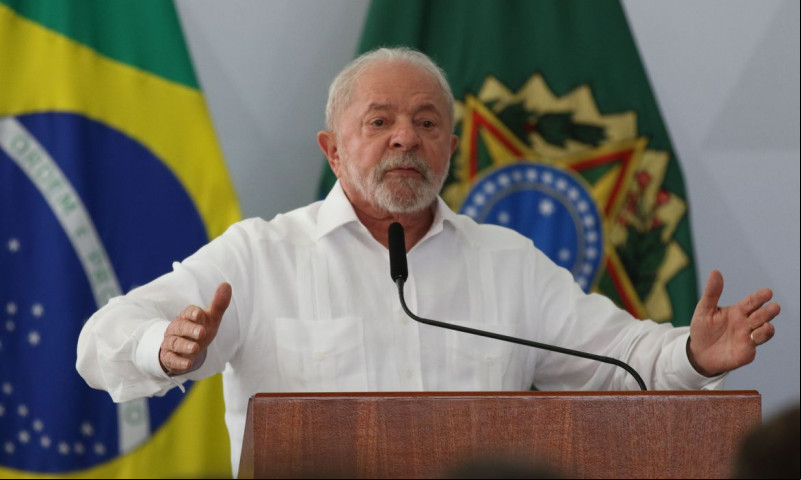 Lula anuncia reajuste do salário mínimo para R$ 1.320 e isenção do IR