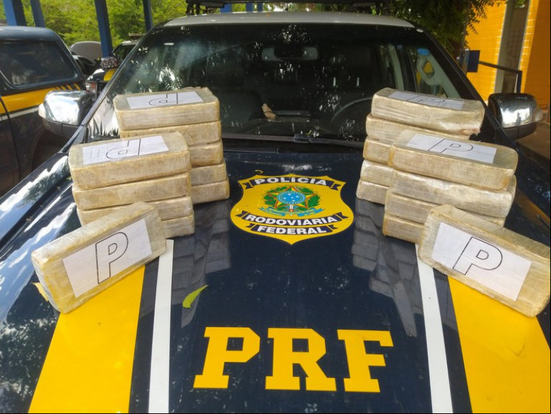 Picos: Mais de 20kg de cocaína são apreendidos em carro na BR-316; vídeo