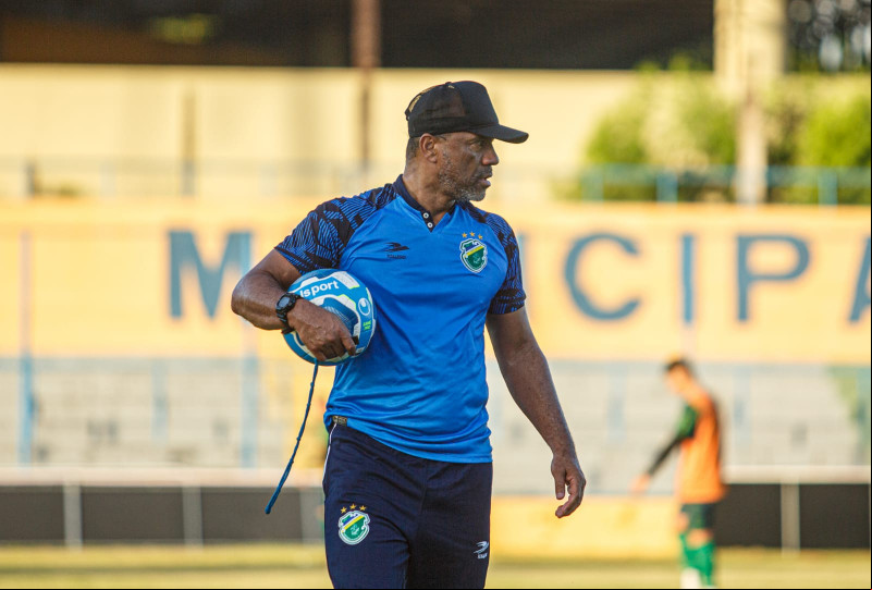Sérgio Soares, técnico do Altos. - (Samuel Pereira / A.A Altos)