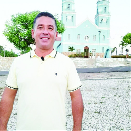 Ainda é tempo de parabenizar, o agrônomo e professor Clarindo Melo Júnior, que na segunda-feira trocou de idade. Tim! Tim! - (Arquivo Pessoal)