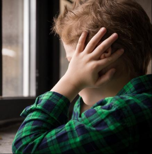 “Isso causa uma regressão para as crianças que estão em tratamento além dos problemas emocionais familiares", diz advogada - (Freepik)