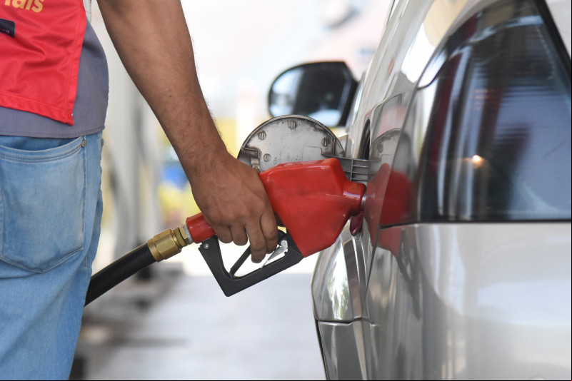 Petrobras reduz em 5,6% o preço da gasolina para distribuidoras a partir de terça-feira (3)