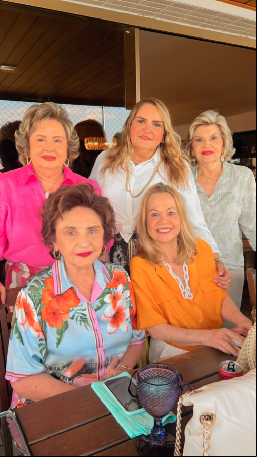 #ClubedoChá - Um click das queridas Vera Lobão, Fernanda Carneiro, Sinhã Aragão, Teresa Alencar Rebêlo e Vânia Guerra em reunião badalada. Chics!!! - (Divulgação)