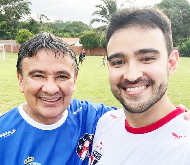 Wellington Dias ao lado do filho, o médico Vinicius Dias - (Divulgação)