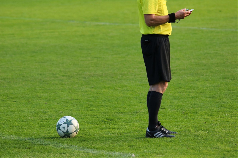 Os desafios da implementação correta do VAR no futebol brasileiro: Uma análise das dificuldades enfrentadas