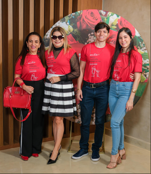 #AlmoçodasMães - Um click dos queridos Eugênia Lima, João Bruno e Kassia Soares, no nosso evento Almoço Festivo - 'Mês das Mães'. Chics!!! - (Tibério Hélio)