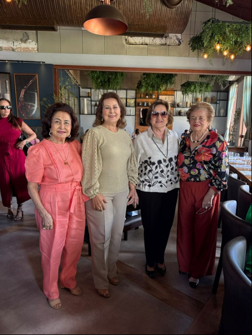 #Clube do Chá - Um click das queridas Marise Barbosa, Ana Maria Rios, Alice Castelo Branco Carvalho e Lúcia Silveira. Chics!!! - (Arquivo Pessoal)