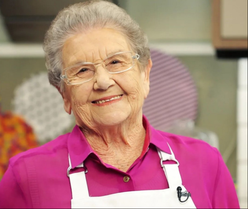Apresentadora Vovó Palmirinha morre aos 91 anos em São Paulo