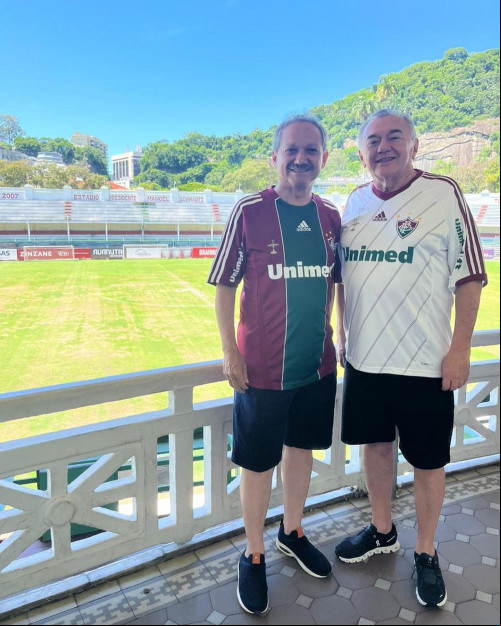 #Amigos - Um click do conselheiro do TCE/PI - Kleber Eulálio com o amigo, o deputado estadual Wilson Brandão comemorando a vitória do Fluminense no Estádio no bairro Laranjeiras no Rio de Janeiro. Chics!!! - (Divulgação)