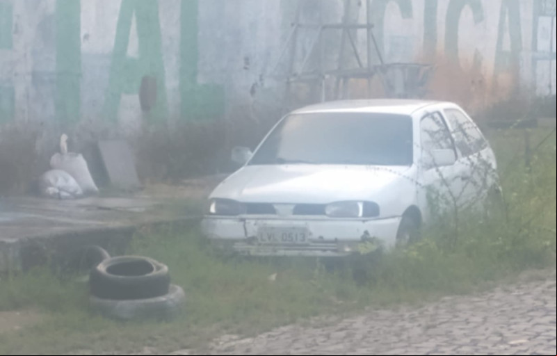 Carros abandonados em vias de Teresina serão removidos - (Divulgação/Strans)