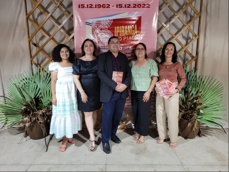 Irmãs durante lançamento do livro em dezembro de 2022 - (Reprodução/Arquivo Pessoal)