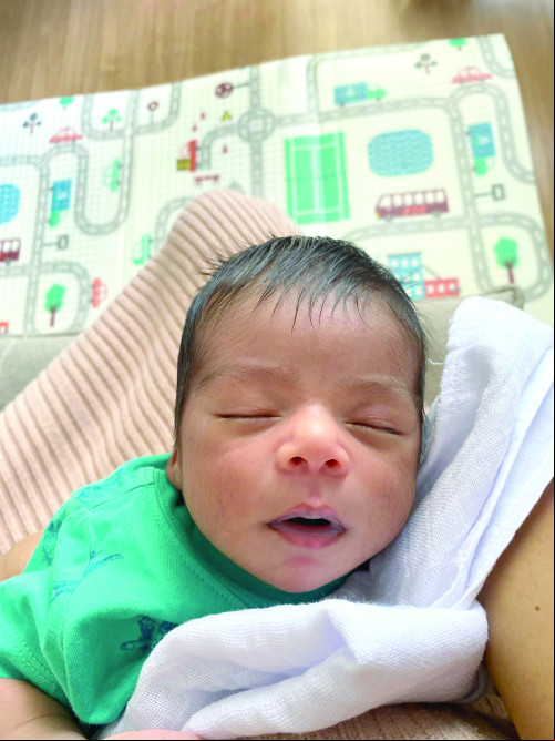 Esse é pequeno Bernardo( filho do casal Coutinho Neto e Taynara Lacerda) que domingo completou um mês de vida.  Os avós paternos e Antônio Edson e Lurdinha Sales estão radiantes com a chegado do Bernardo. - (Arquivo Pessoal)