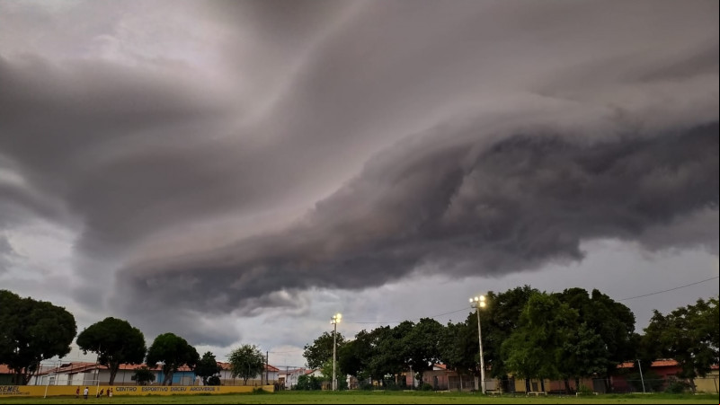 Teresina registra pancada de chuva e ventos intensos nesta quarta-feira (27)