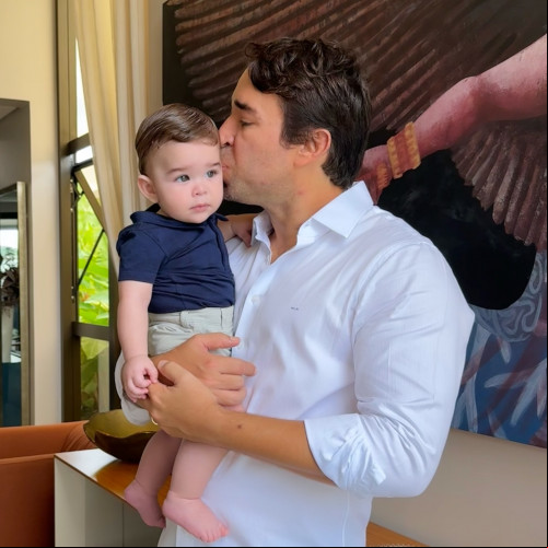 #Filho&Pai - "Difícil é sair de casa! Amor maior do mundo ❤️. Desejando a todos uma ótima terça feira e que essa semana seja produtiva e abençoada." Marden Menezes. Chics!!! - (Divulgação)
