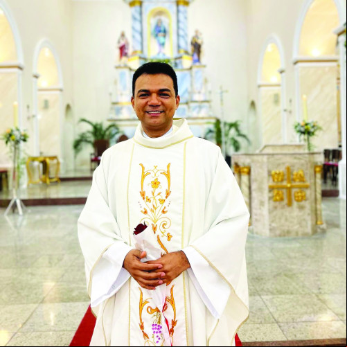 Ainda é de parabenizar, o Padre Klebert Viana de Carvalho (pároco da Catedral Nossa Senhora das Dores- Teresina)que no último dia 03 de março emplacou nova idade. - (Arquivo Pessoal)