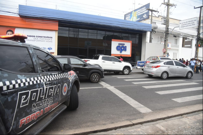 Aluna atira em ex-namorado dentro de escola do centro de Teresina - (Assis Fernandes/O Dia)
