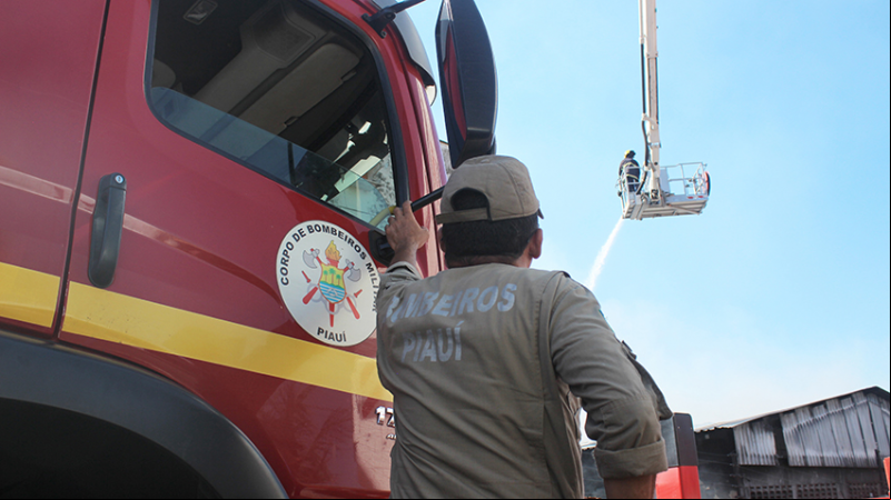 Incêndio atinge empresa de telecomunicação na Zona Norte de Teresina