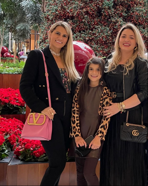 #Parabéns para a querida Gliceryanne Carneiro (13/11)!!! Um click com Kelly Carneiro e Maria Flor Carneiro. Chics!!! - (Divulgação)