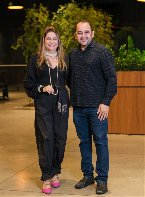 Quem encantou os convidados com seus clicks foi o fotógrafo Tibério Hélio no nosso Café Chics!!!