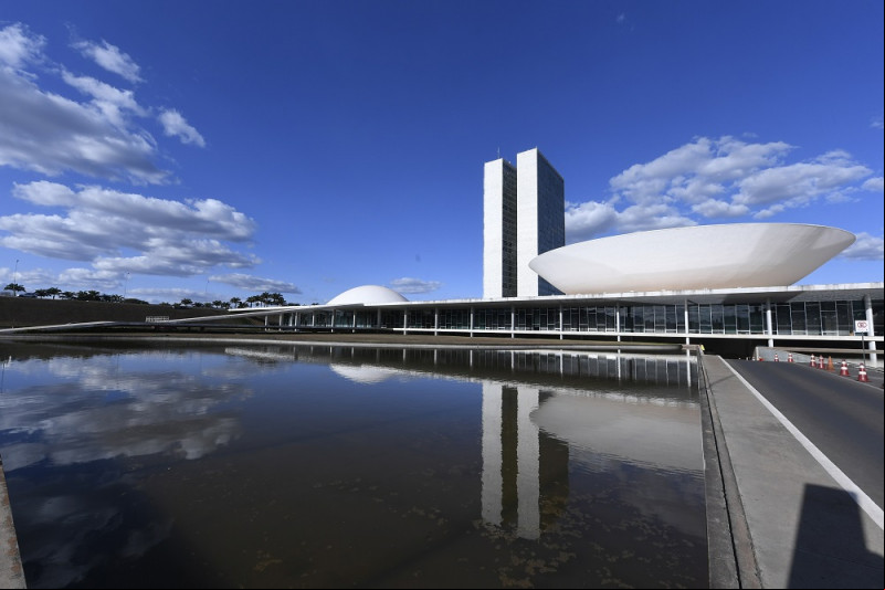 “Fim da reeleição pode renovar lideranças e fortalecer a democracia”, diz cientista político