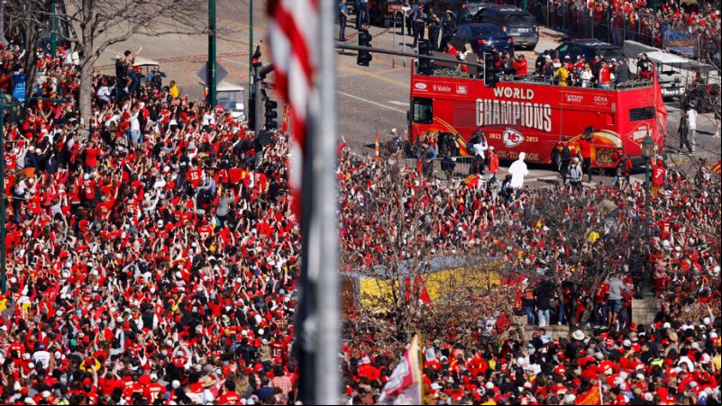 Tragédia em Kansas City: duas pessoas foram presas até o momento e time se pronuncia