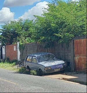 Carros abandonados em vias de Teresina serão removidos