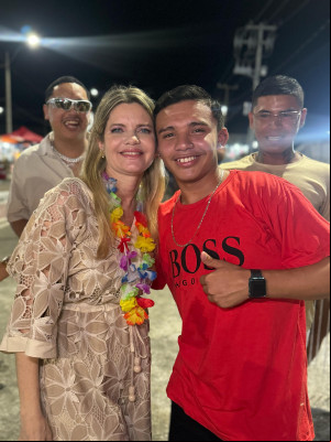 Concurso de escolas de samba e show de Thullio Milionário agitam a segunda noite de Carnaval no Litoral do Piauí 2025